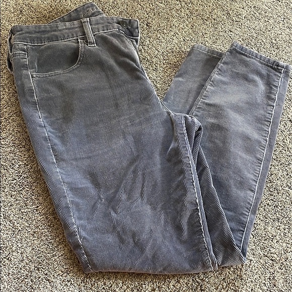 ⭐️ 3/$20 American Eagle Outfitters Gray Corduroy Pants - Picture 1 of 5